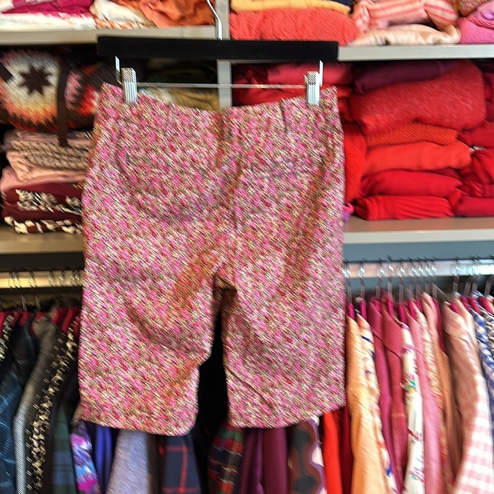 Talbots size 2 pink flowered 10” Bermuda shorts​ - Picture 3 of 3